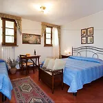 Frühstückspension Casale Virgili 4*