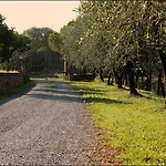 Casale Virgili 4*
